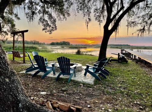 Perfect Pointe Lakehouse waterfront private dock kayaks sleeps 8