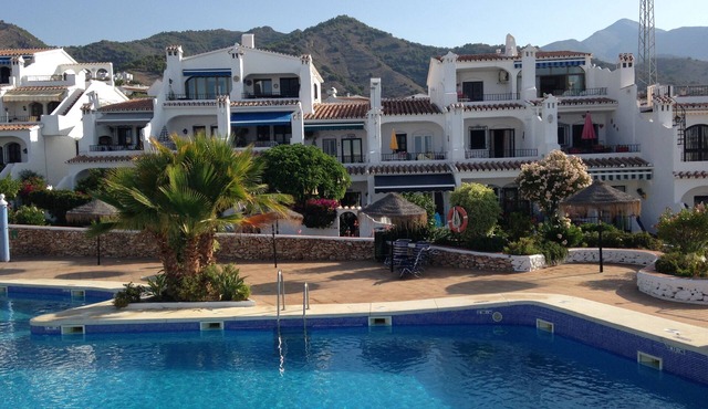 Perfect pool location in beautiful Capistrano village in Nerja