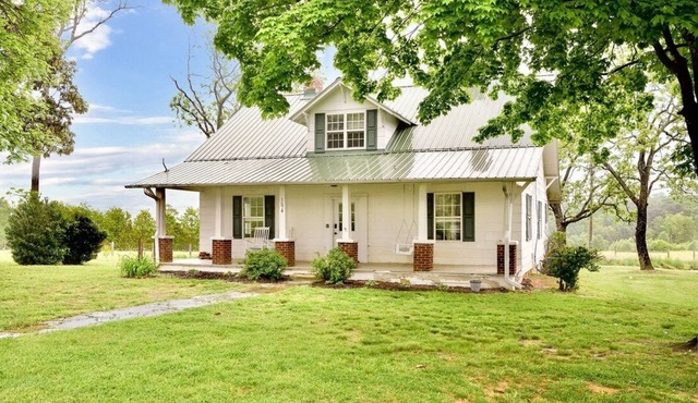Perfect Private Farmhouse Retreat Near Mount Airy!