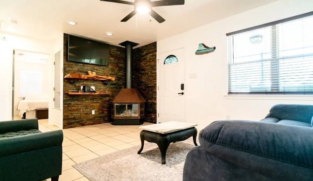 Perfect Private Getaway in Buchanan Lake Village!