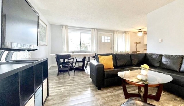 Perfect Private Retreat Near Beaches & Downtown!