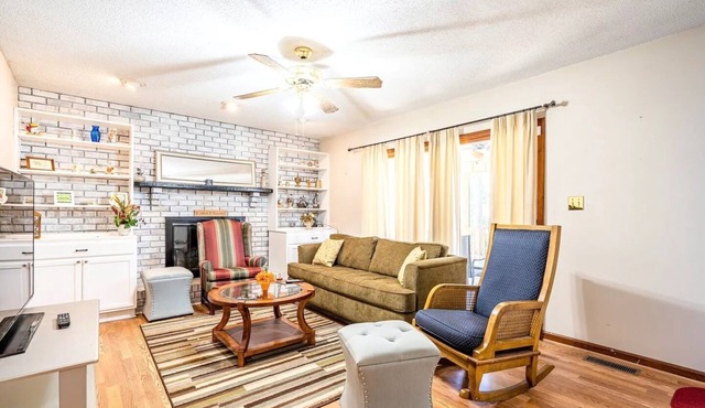 Perfect Private Waterfront Getaway on Lake Lanier!