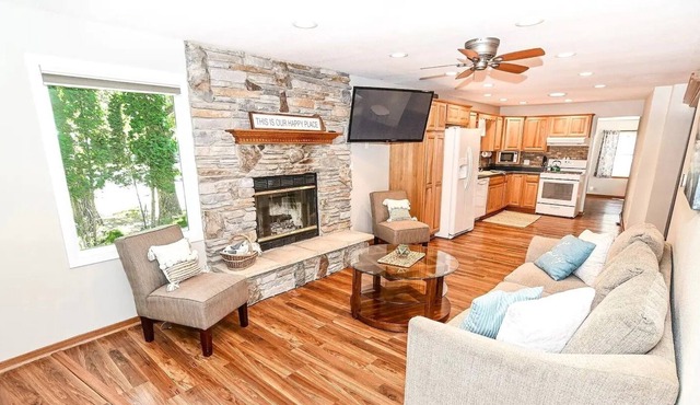 Perfect Private Waterfront Getaway on Fox River!