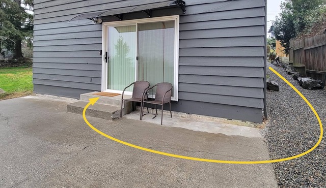 Perfect Proximity! 10 minutes away from airport.