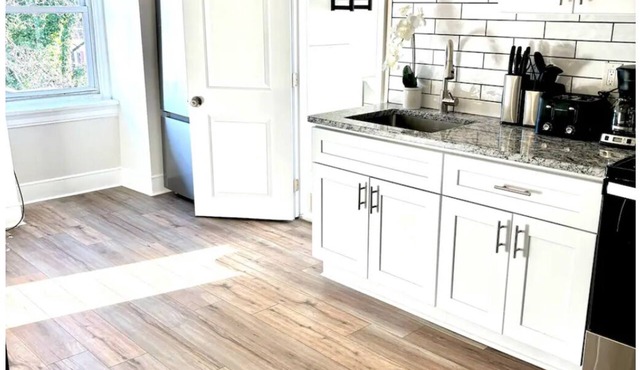 Perfect quiet 1 bedroom located on the top floor for a peaceful getaway