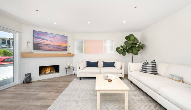 Perfect Renovated and Modern Duplex on Balboa Island