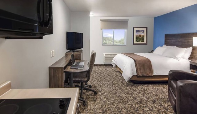 Perfect Rest Stop: Climate-Controlled Room w/Pet-Friendly Kitchen Access!