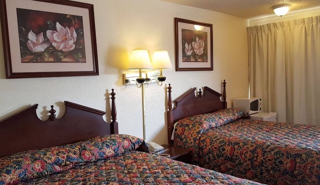 Perfect Retreat Close to Virginia Tech Campus with Parking