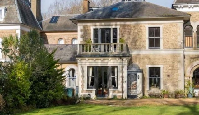 Perfect Retreat in Luxury & Historical Manor House