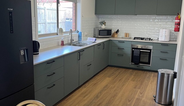 Perfect retreat in the heart of Buninyong 2 min walk to Red Door Pizza & Lounge