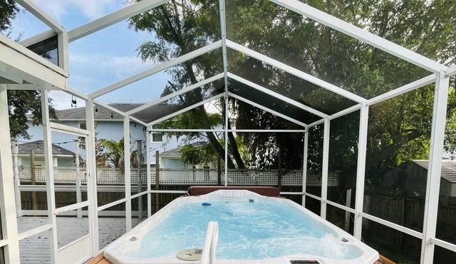 Perfect retreat in this swim/spa home near Atlantic Beach