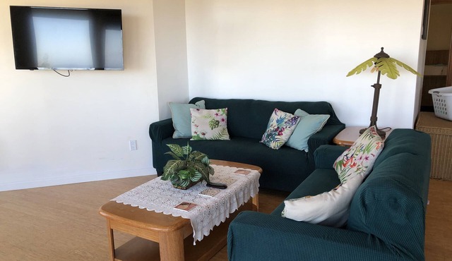 Perfect retreat with beautiful sunset! Secluded yet close to all what you need!