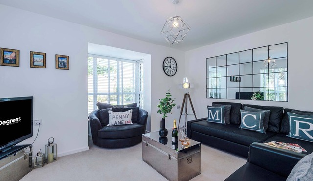 Perfect Riverside Home in Manchester, FREE Parking