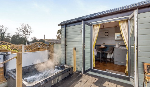 Perfect romantic break away in mid wales with private hot tub.