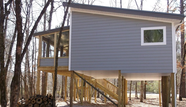 " Perfect Romantic Studio Cabin by the creek for two "