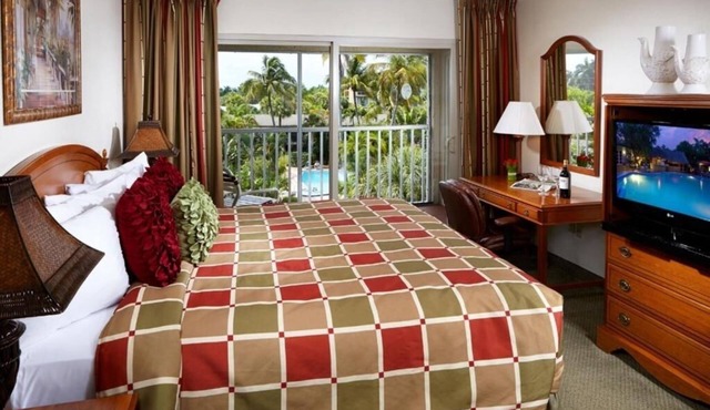 Perfect Room for Beach Days and Garden-Inspired Nights