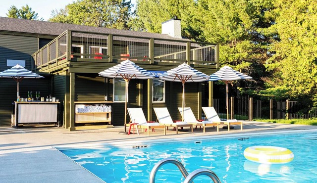 Perfect Room for Couples w/Outdoor Access + Romantic Stowe Backdrop