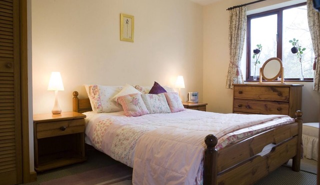 Perfect rural base, close to Cotswolds towns and villages. Exceptional value