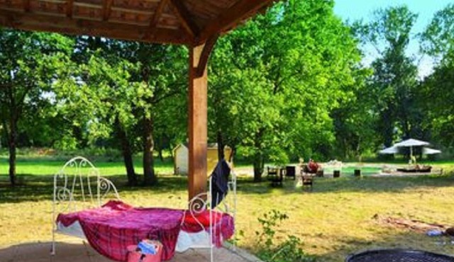 Perfect spot for a holiday with family or friends with private river and a pool