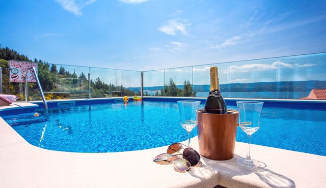Perfect sea view apartment with private and heated pool!