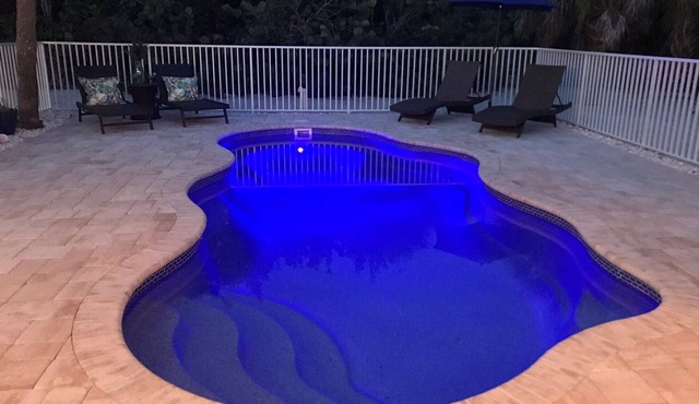 "PERFECT SHELL"LUXURY HOUSE STEPS 2 OCEAN,LRG POOL,FRONT BALCONY,AMENITY PACKED!