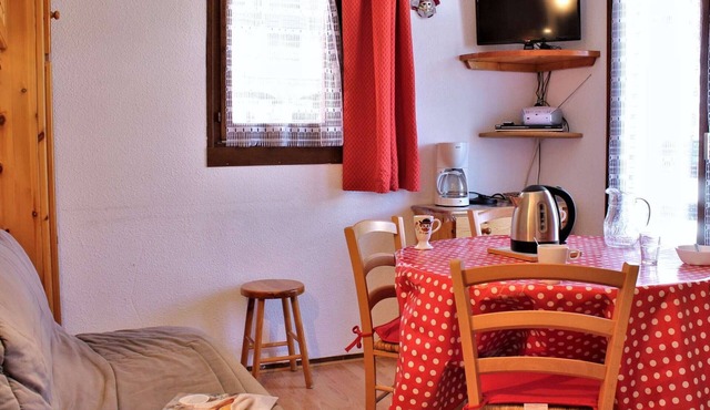 Perfect Ski Apartment for 5 in Risoul 1850, Close to Lifts & Shops