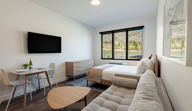 Perfect Ski Base – Deer Valley East Studio with Amenities, Walk to Ski