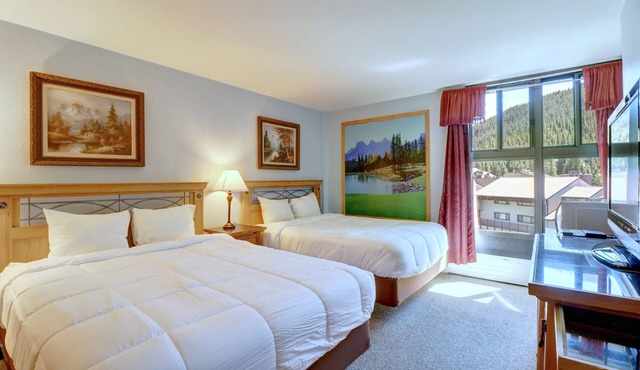 Perfect Ski-In/Ski-Out Hotel Room, Steps to American E Chairlifts, Hot Tub