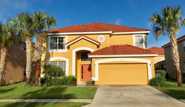 Perfect spacious home with pool, ideal for families visiting Disney or golfers