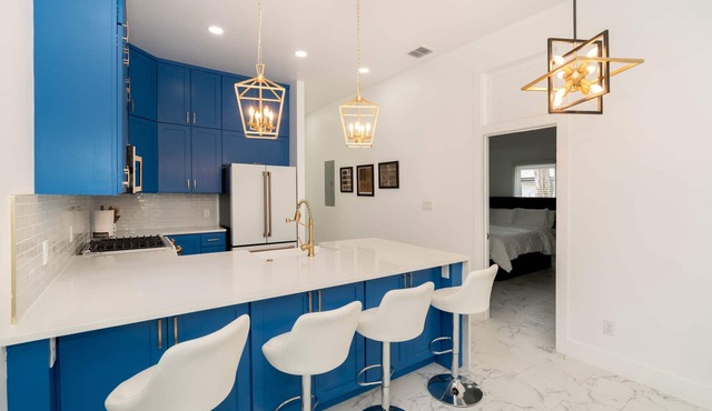 Perfect Spacious Modern Home w/Hot Tub