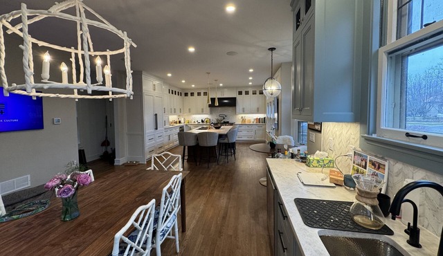 Perfect Spacious RNC Rental. Rare 1st Fl. Master & Guest both w/ Full Bath.