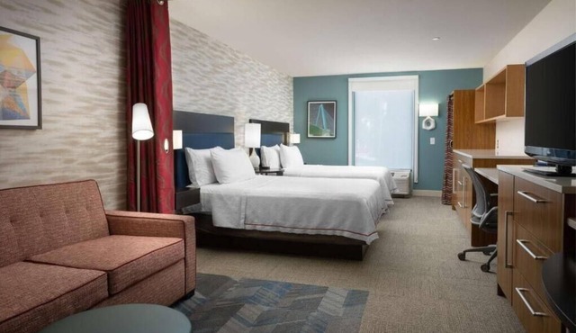 Perfect Spot for Unwinding! Onsite Pool, Free Parking and Free Breakfast!