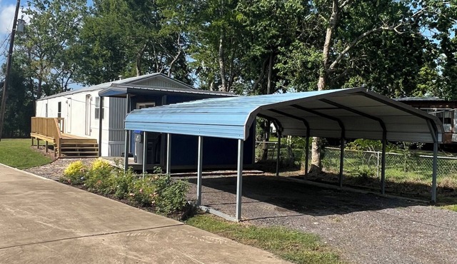 Perfect Spot for Relaxing! Quick access to industrial facilities and beach.