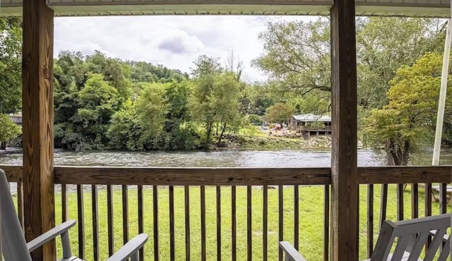 Perfect Spot For Smoky Mountain Explorers, Sightseers & Outdoor Enthusiasts