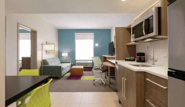 Perfect Spot for Unwinding! Onsite Pool, Pet-Friendly Property, Free Breakfast!