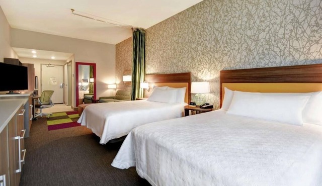 Perfect Spot for Unwinding! Outdoor Pool, Pet-Friendly Property, Free Breakfast!