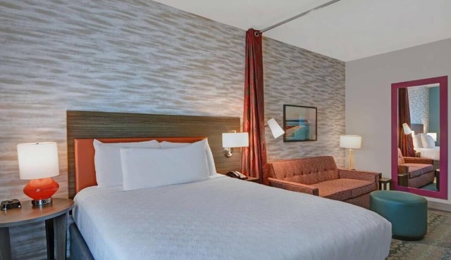 Perfect Spot for Unwinding! Outdoor Pool, Pet-Friendly Property, Free Breakfast!