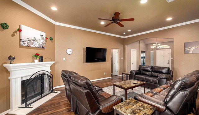 Perfect Stay in Ranch-like House with Huge Backyard!