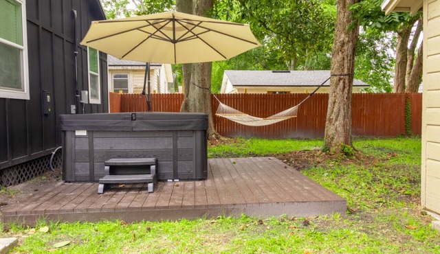 ~Perfect Stay Says Garrett Sleeps 7 Spa & Hammock~