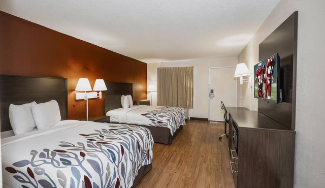 Perfect Stopover Spot: Room w/Private Bathroom + Flat-Screen TV in Walterboro