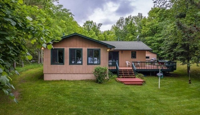 Perfect Summer rental in prime location on Washburn Lake