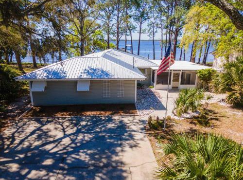 Perfect Summer Vacation/Waterfront Property/Bay Views/Ocean Views/Boat Dock/Kayak/Dog Friendly!