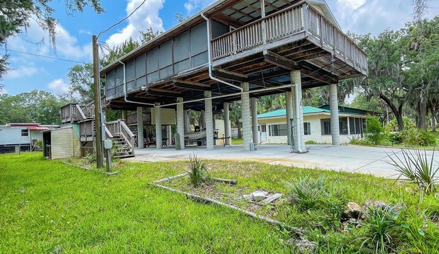 Perfect Suwannee Getaway! Steps from the water with Elevator!