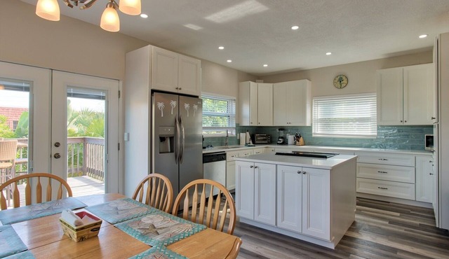 Perfect Treasure family vacation 1000 ft to beach