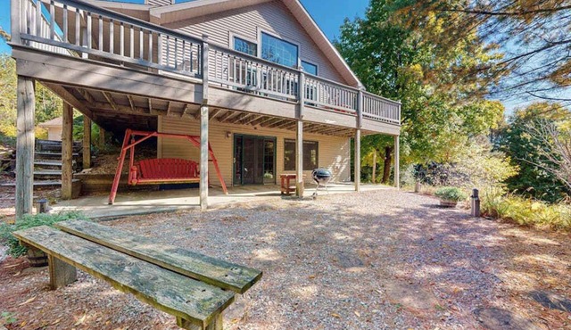 Perfect 'up north' home near Sleeping Bear Dunes & Lake Michigan, deck, W/D