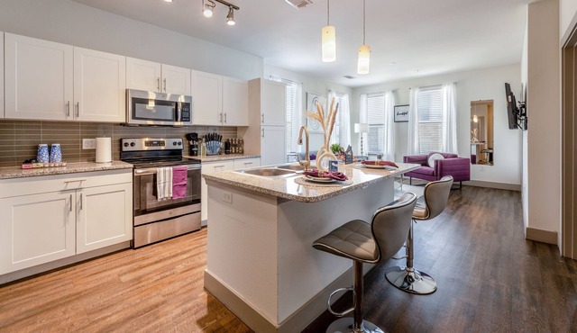 Perfect Uptown Oasis | Pet Friendly | 1 bedroom