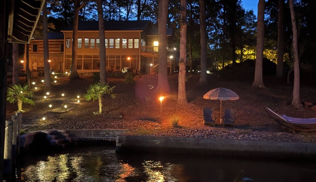 Perfect for your Family Gathering - Great Views, Free Kayaks, SUPs, more!