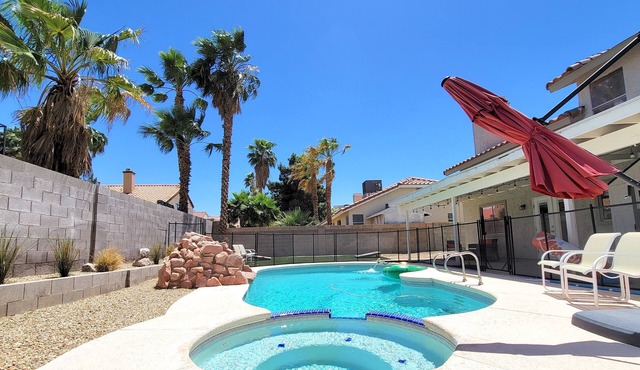 Perfect Vegas Oasis with Gorgeous Yard/Spa and Pool, Remote Working & Vacation