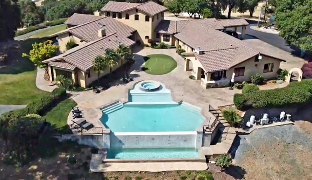 Perfect villa for family gatherings, and handicapped accessible. Fees included.