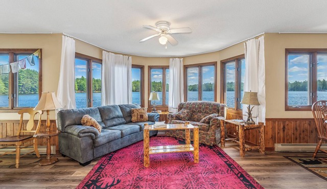 Perfect Water View 2 Bed Cabin on Deer Lake in Three Lakes, Booking for summer